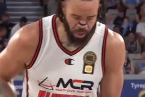 期待CBA表现🔥麦基之前在海外联赛飞天遁地！无所不能！