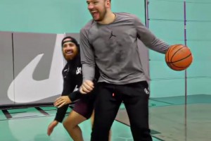 不仅是节奏而是艺术！慢镜头看东契奇的进攻，简直得分如喝水啊！